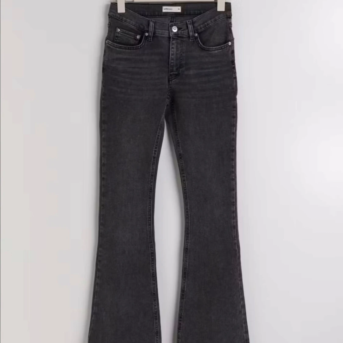 Svarta bootcut jeans från Gina Tricot - 1