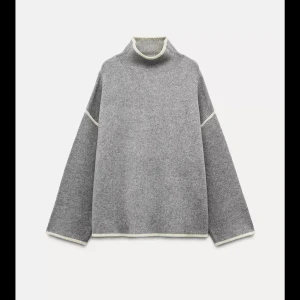 Grå oversized tröja med hög krage - Supersnygg slutsåld tröja från Zara som är Helt ny med prislapp!!! 