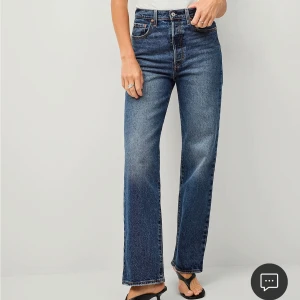 Levis ribcage straight ankle  - Säljer dessa helt oanvända Levis jeans i modell ribcage straight ankle i färgen tango. Super fin klassisk modell. Midjemått 30 & Längd 31 . Orginalpris 1349kr