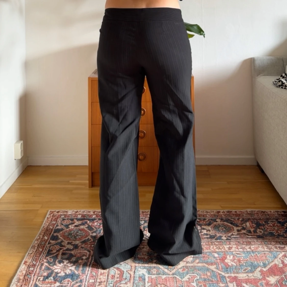 Svarta utsvängda byxor - 1