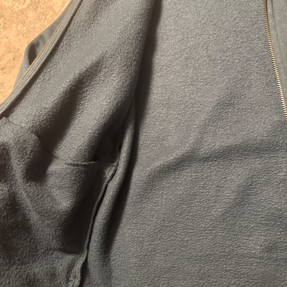 Grå hoodie från Sail Racing - 3