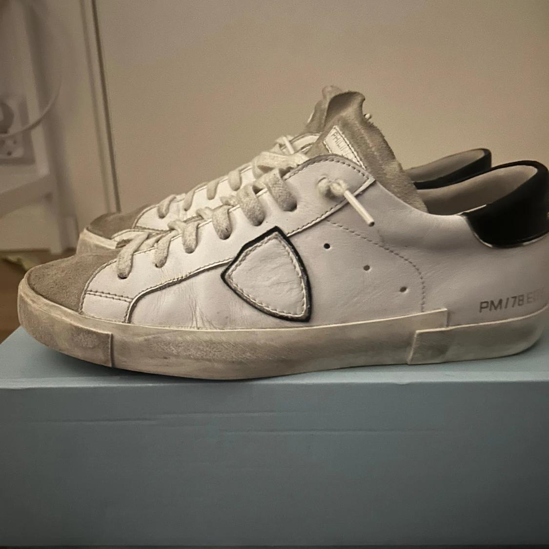 Vita sneakers från Philippe Model - 2