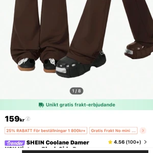 Bruna byxor från SHEIN - Snygga bruna byxor med hög midja och utsvängda ben från SHEIN. Byxorna har en åtdragbar detalj vid midjan för en justerbar passform. Perfekta för en trendig look.