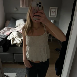 Zara Linné - Gulligt och trendigt linne ifrån Zara som är perfekt nu till våren/ sommaren💓
