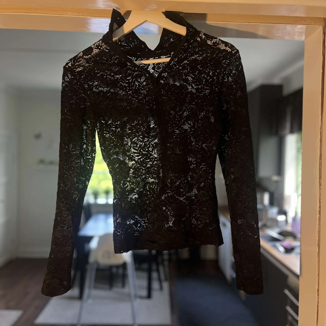 Svart spetsblus från Whyred XS - 1