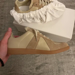 Maison Margiela GAT - Maison Margiela GAT i färgen Naked storlek 42EU allt OG ingår, säljs då det inte kommer till användning.