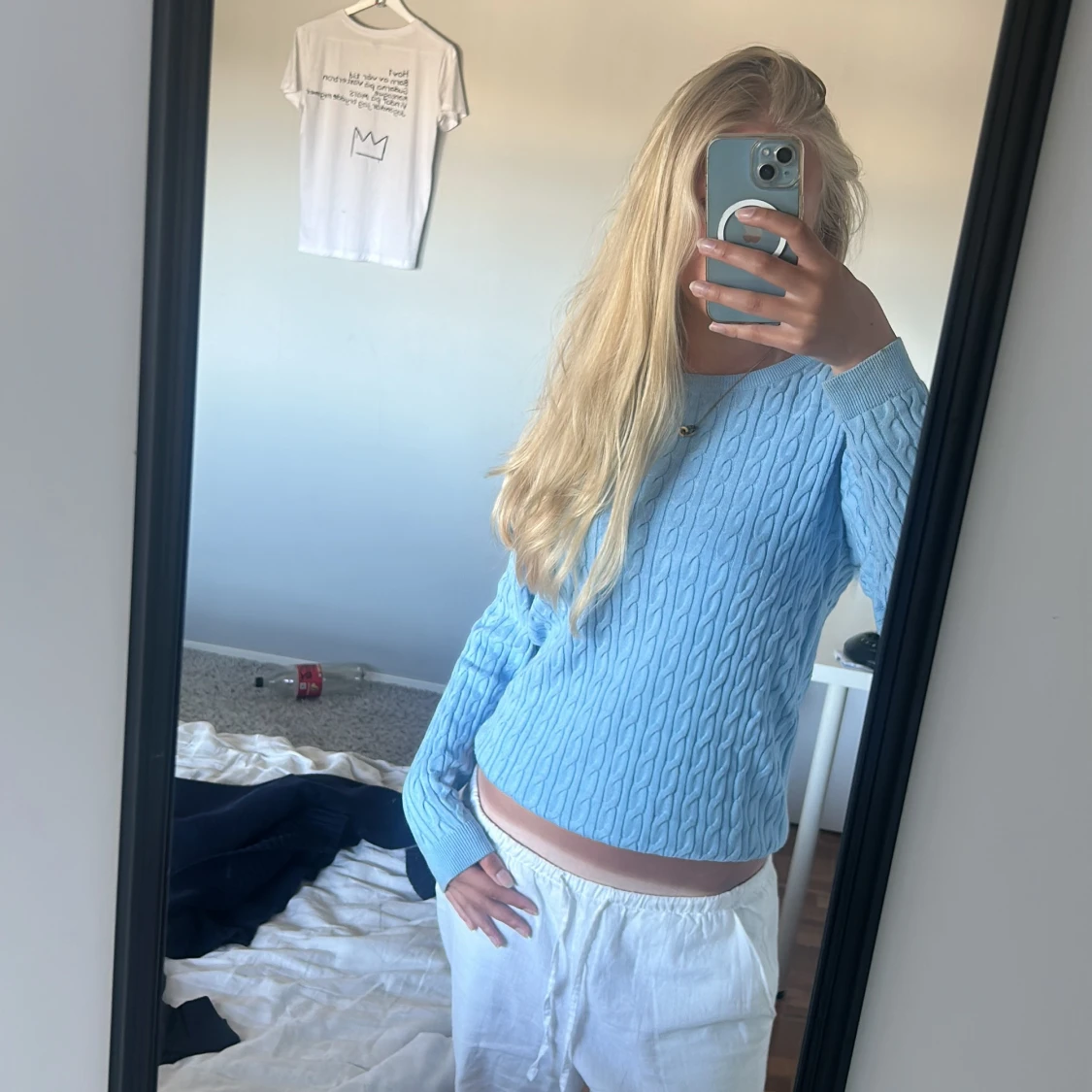 Ljusblå kabelstickad tröja