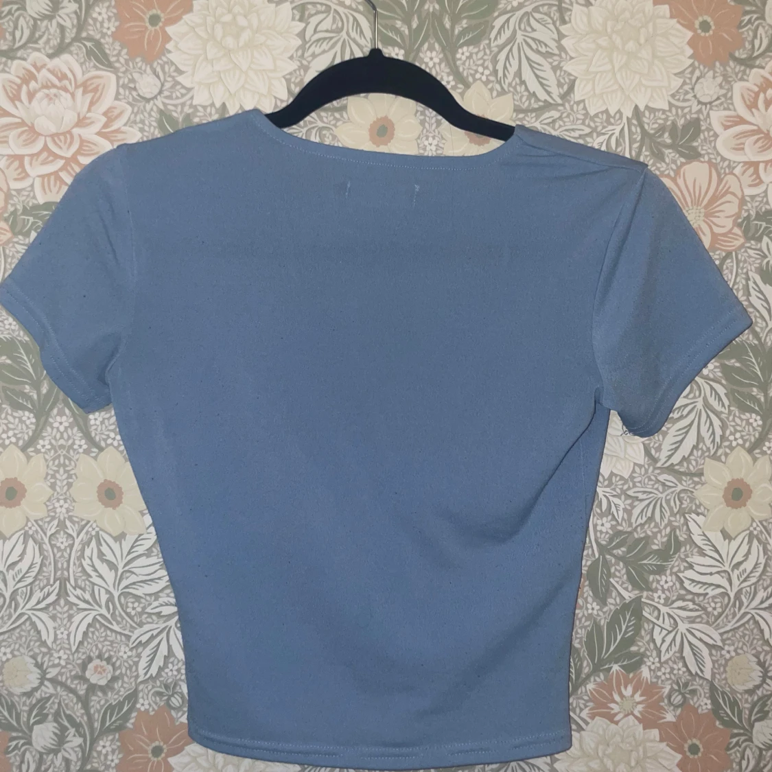 Blå v-ringad topp från Bik Bok - 1