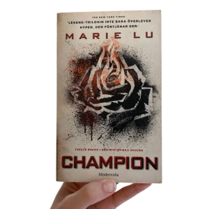 Champion - Champion är tredje boken i Legend-trilogin. Säljer även "ledgend" som är första boken i serien. Svensk utgåva!