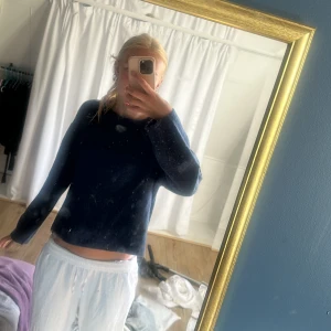 Mörkblå stickad tröja  - Stickad långärmad från lager 157 i storlek XS.