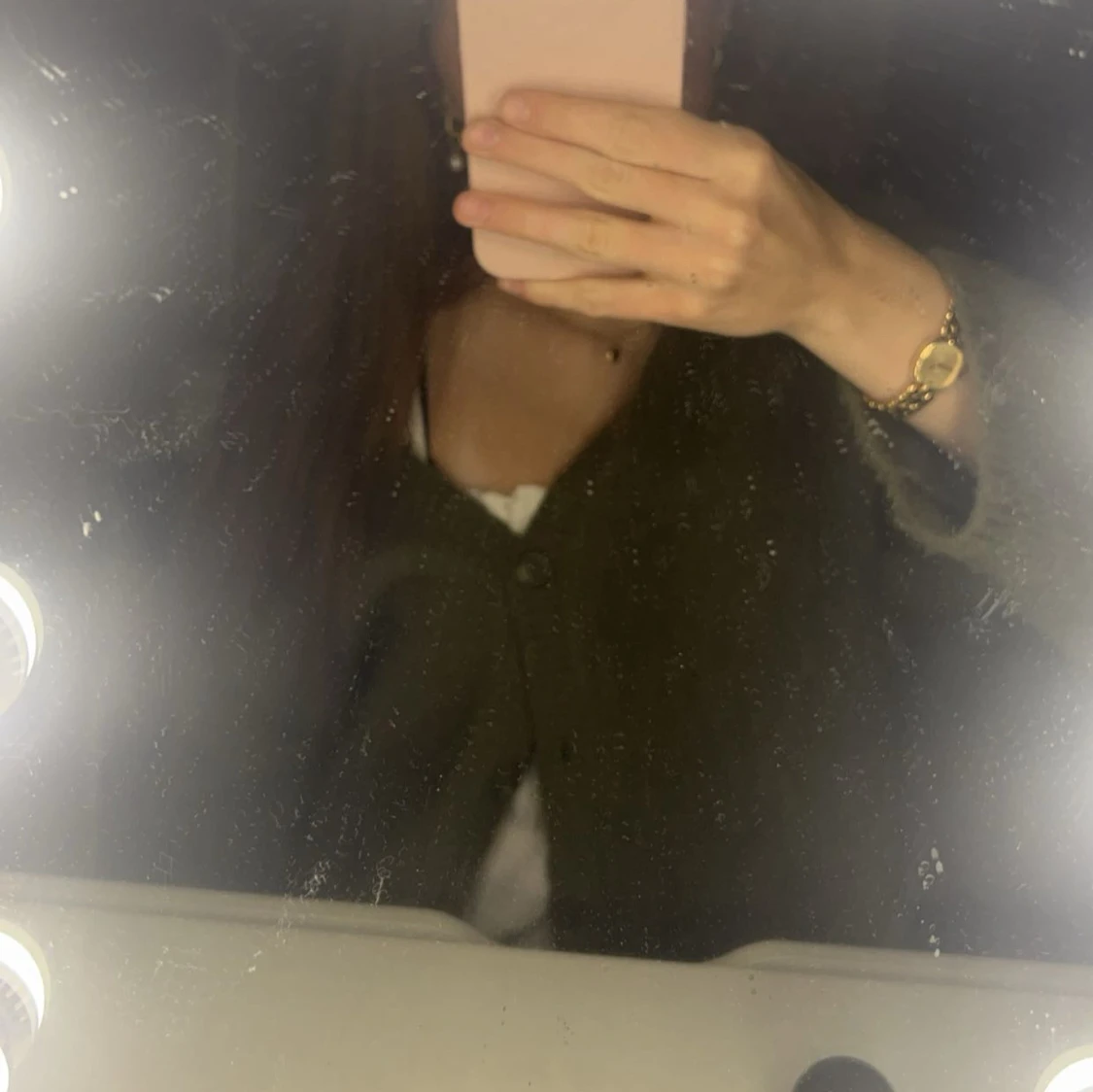 Olivgrön stickad cardigan med knappar