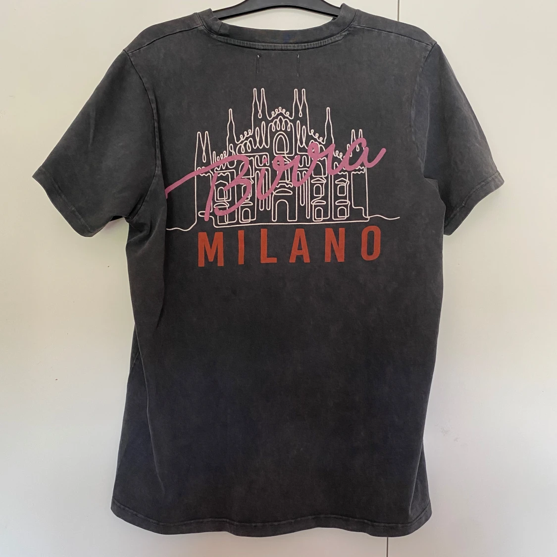 Svart Milano t-shirt från Pica Pica