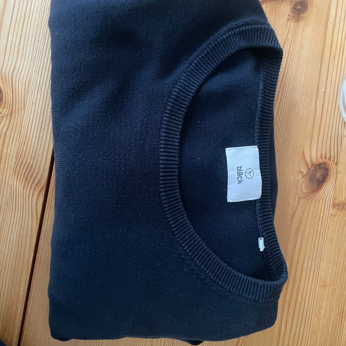 Mörkblå stickad tröja från Bläck - 2