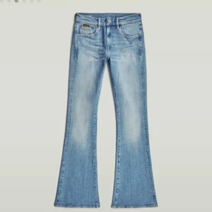 Flare jeans gstar - Så fina från gstar använda 4 gånger tvättade en gång. Köpta på jeans bolaget i Västerås för 1200, inge tecken på användning.