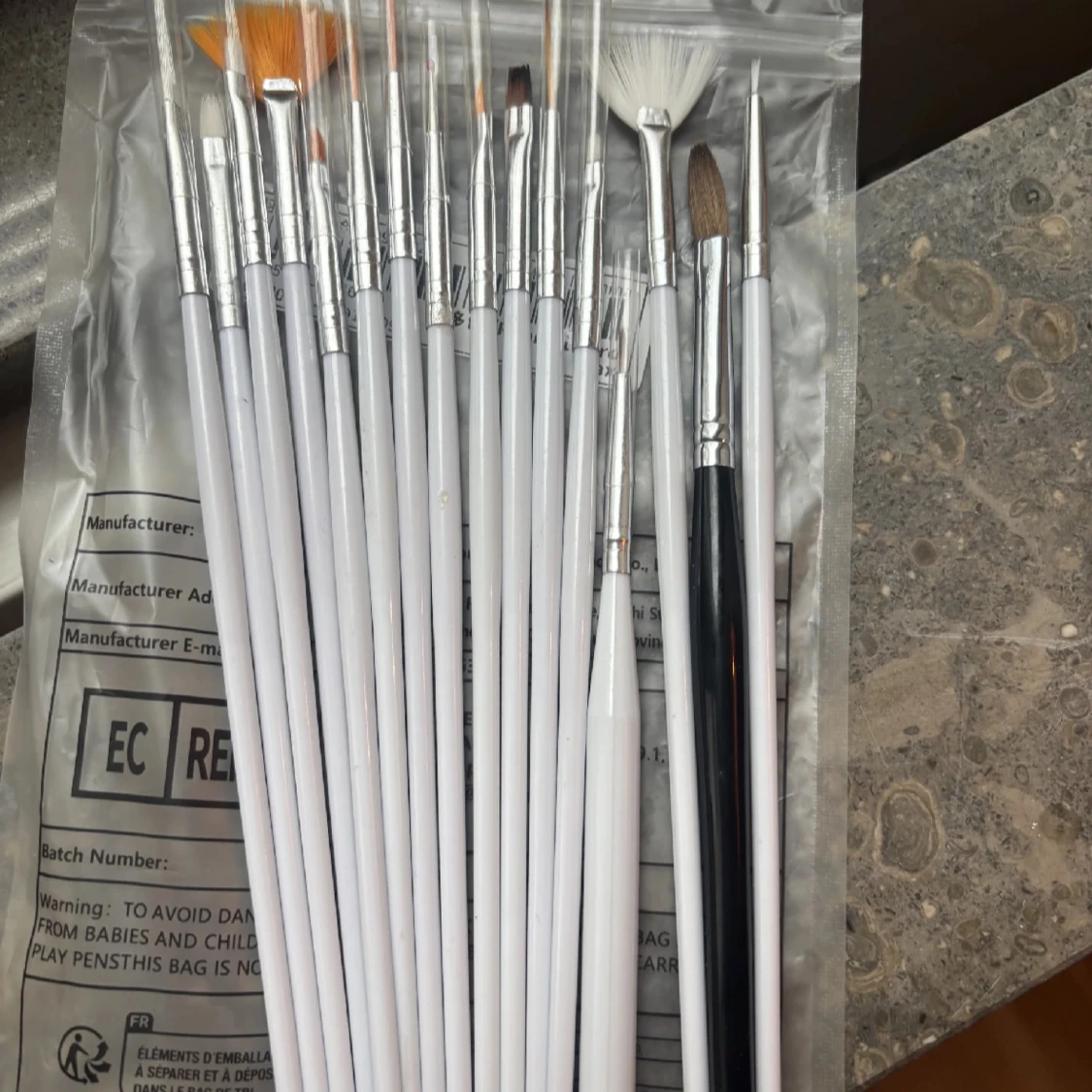 Set med nagelborstar för detaljer  - 1