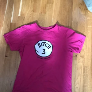 T shirt som är ganska fräck - Fräck t shirt som bara de tappraste kan pull off, kan leda till för stor mängd guzzar efter dig…