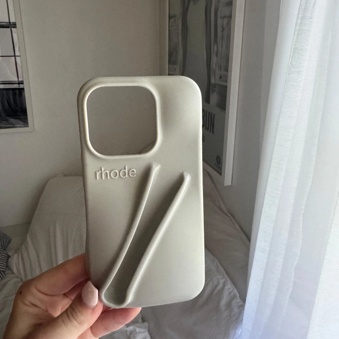 Beige Rhode mobilskal med 3D-detalj - 2