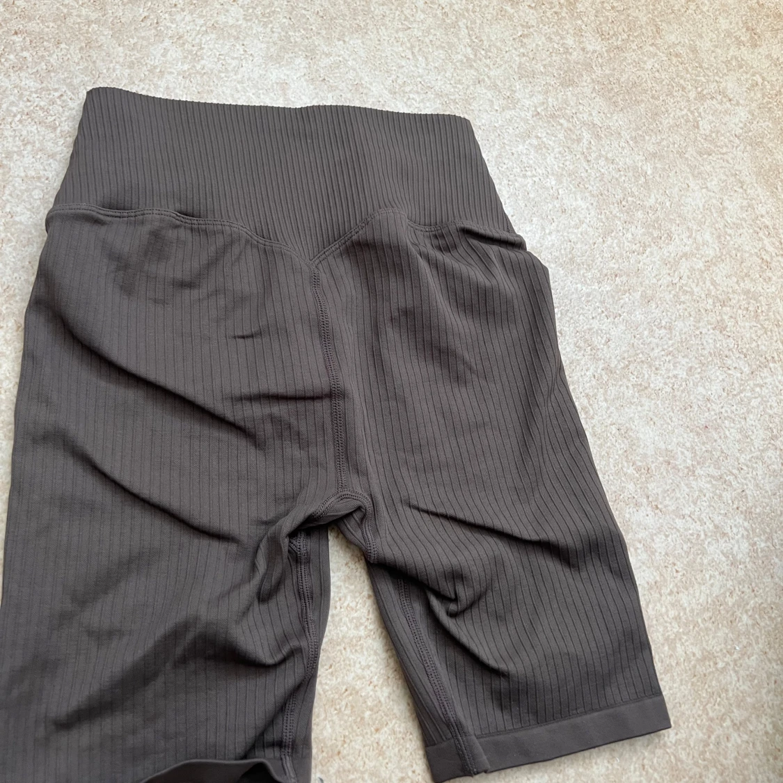 Bruna ribbade shorts från Aim'n - 4