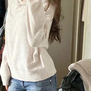 Stickad hoodie - Så fin och väldigt skön stickad hoodie från Lindex. Den är ljusrosa i färgen. Pris diskuterbart 💓