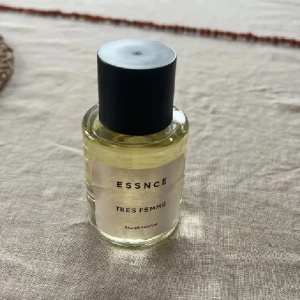 Essnce parfym - Parfym från essnce endast testad, doft tres femme 