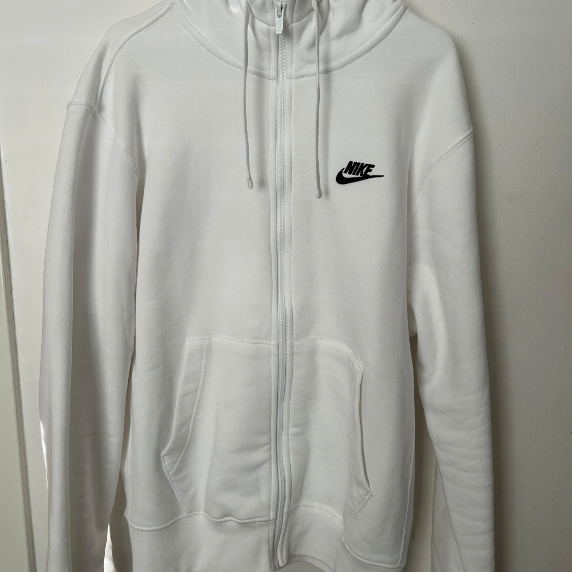 Vit Nike hoodie med dragkedja/ byte