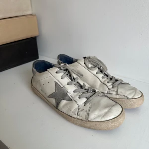 Golden Goose - Använda därav priset. Box, dusty bag och äktahetsbevis medföljer.