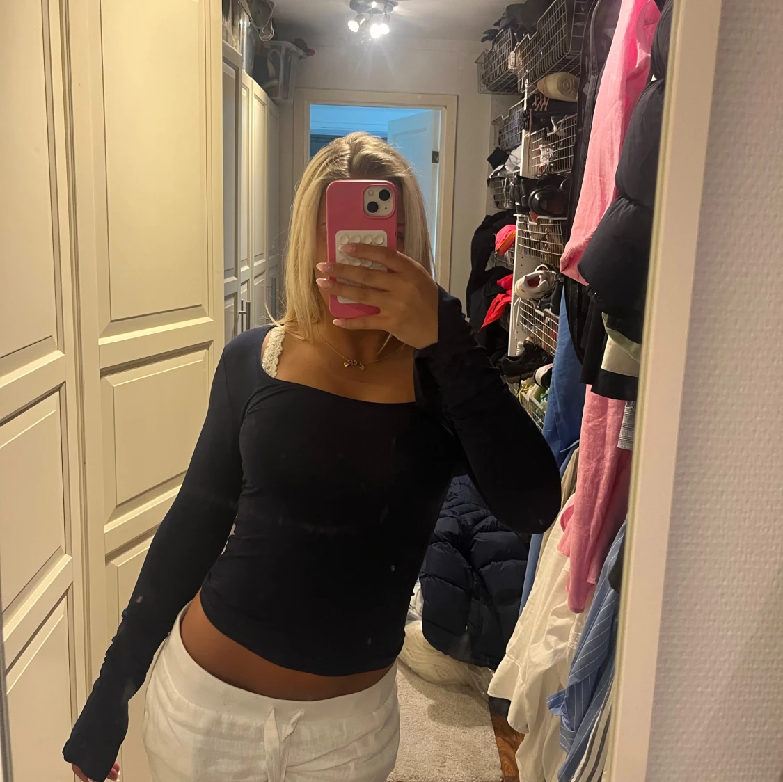 Mörkblå långärmad tröja