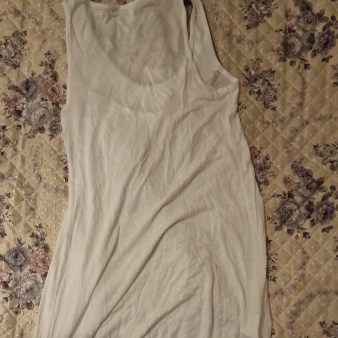 Vit ärmlös tröja med grå krage från Promod - 1