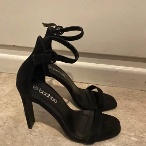Nya klackskor  - Högklackar som aldrig använts. 😍klack: 10cm Kan även passa som strl 38