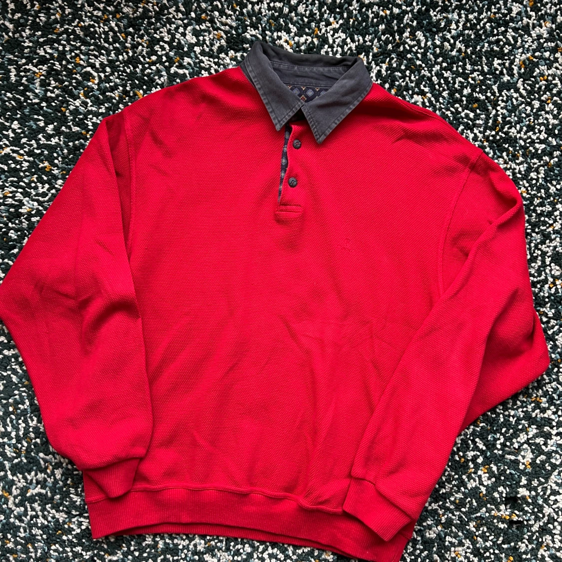 Röd pikétröja från Sand med blå krage - 1