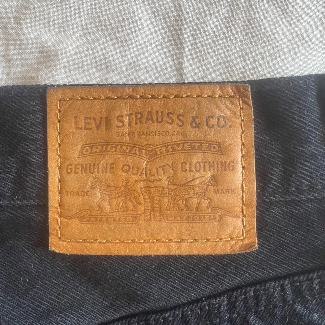 Svart jeanskjol från Levi's - 2