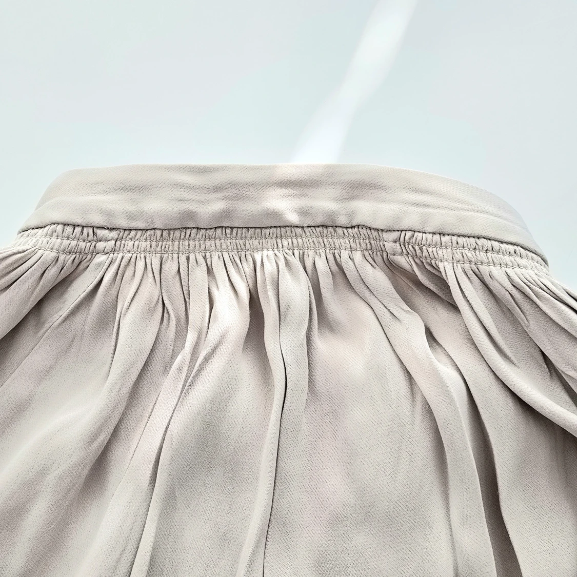 Ljusbeige långärmad skjortklänning - 2