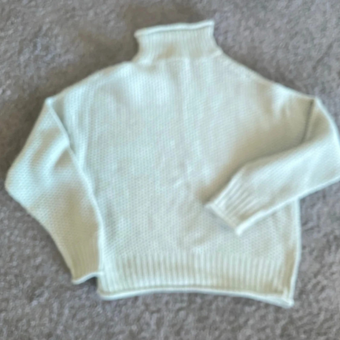 Grön polotröja i stickad look, M