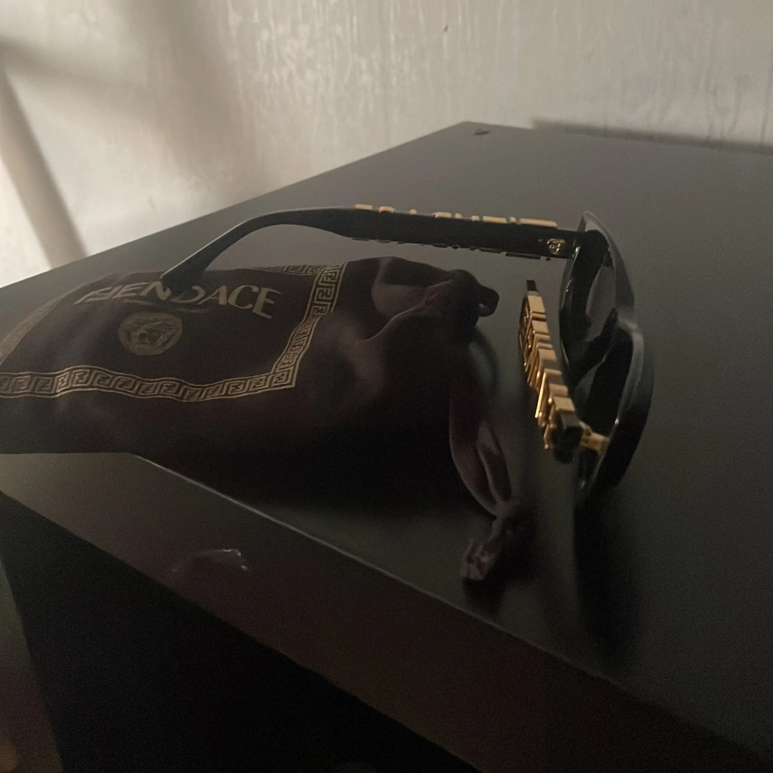 Svarta solglasögon från Fendace/ Fendi x vercase med gulddetaljer - 4