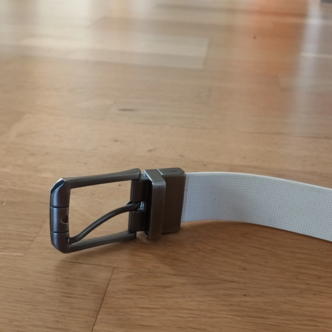 Svart och vitt vändbart bälte från SmartBelt - 1
