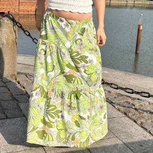 Kjol - Säljer nu min egensydda kjol i ett blommigt fint mönster! 🌷🌷Skriv om du har frågor eller undrar något!!