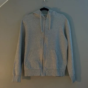 Full zip Hoodie cubos - Full zip Hoodie från cubos i okej skick