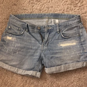 Blå jeansshorts från H&M - Kommer tyvärr inte till användning 