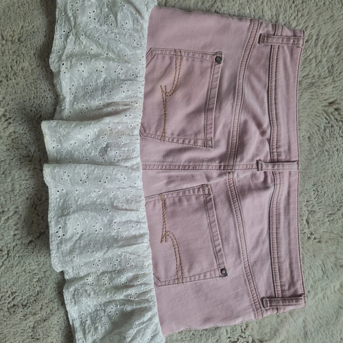 Rosa jeanskjol med vit volang - 3