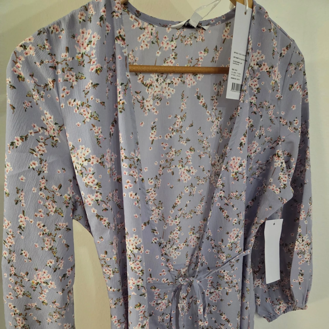 Blå blommig omlottklänning - 1