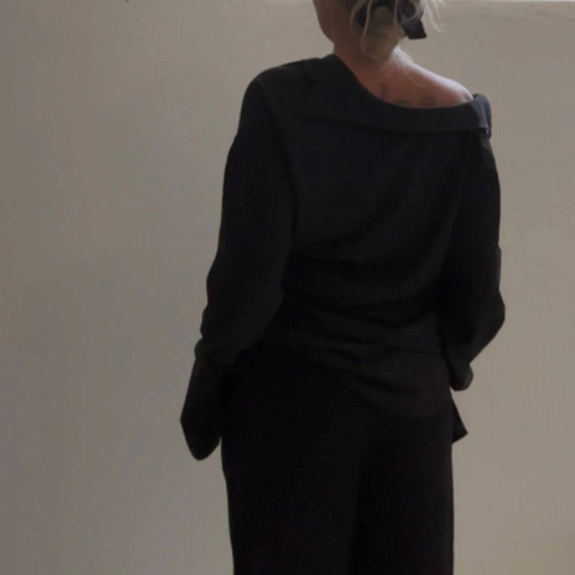 Svart oversized långärmad blus med kostym byxa  - 1