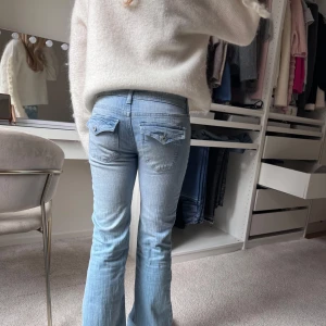 Jeans  - Tjejen på bilden är 162 och bär vanligtvis 32/34💞💞