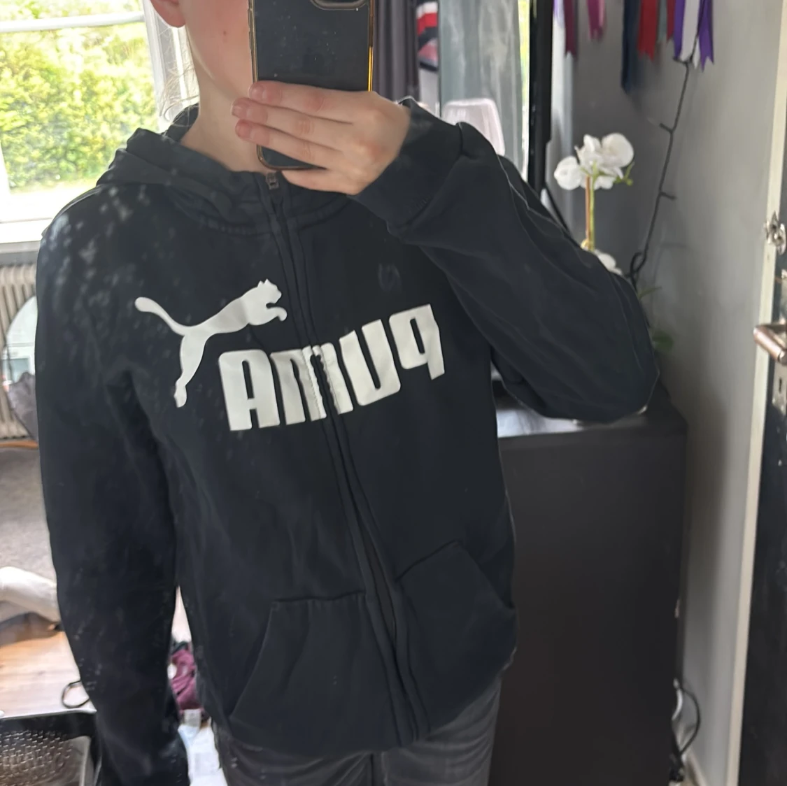 Svart kofta med dragkedja från Puma