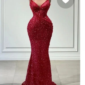 Balklänning  - Säljer min balklänning helt ny testad en gång säljes pågrund av att den ej passa mig. Stl 36