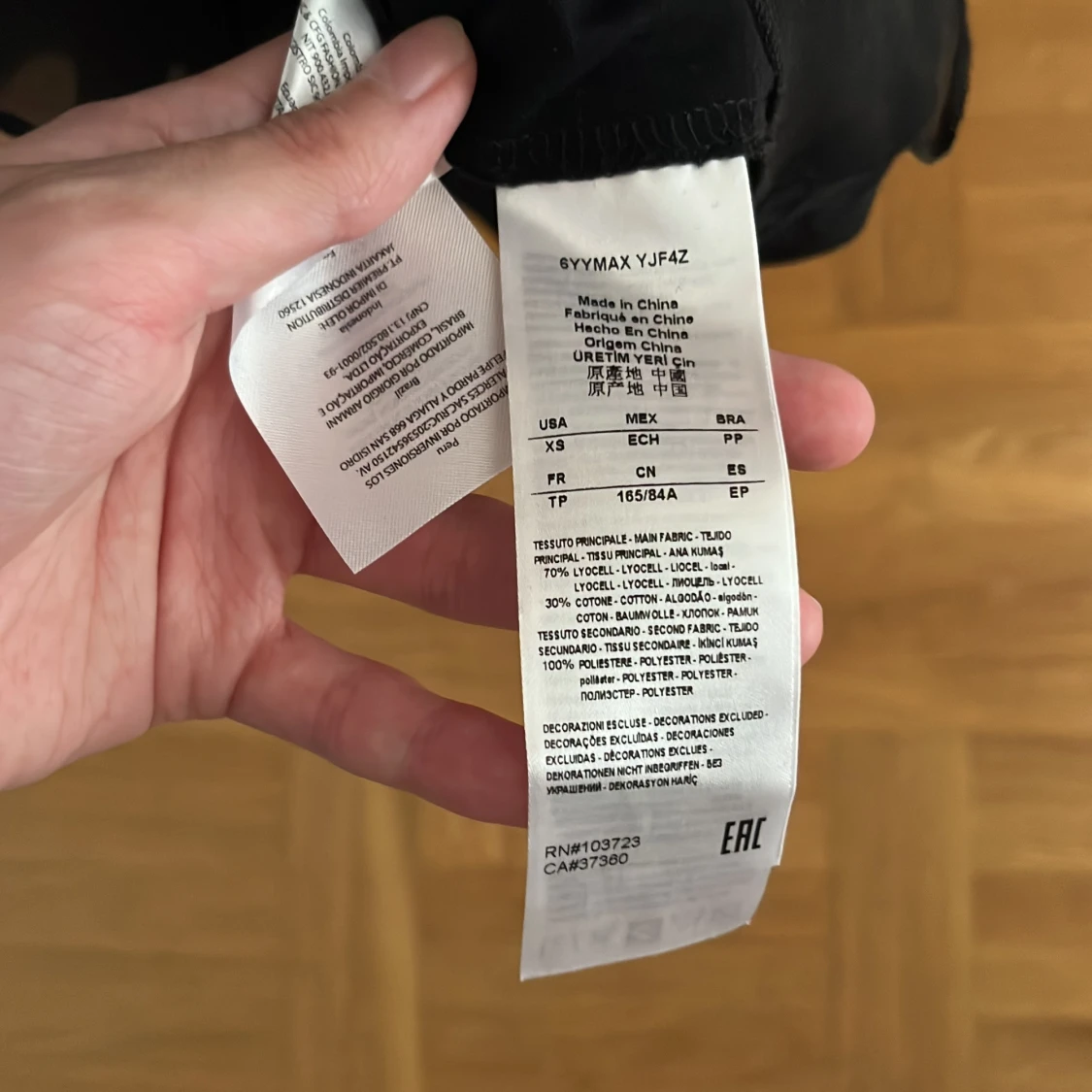 Svart topp med volang från Armani Exchange - 3