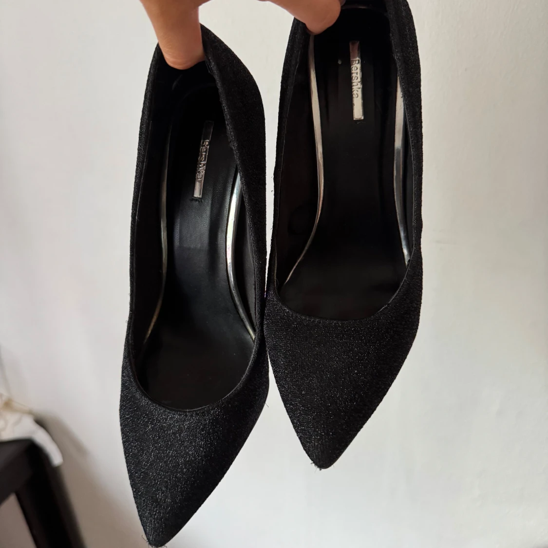 Svarta glittriga pumps från Bershka - 1