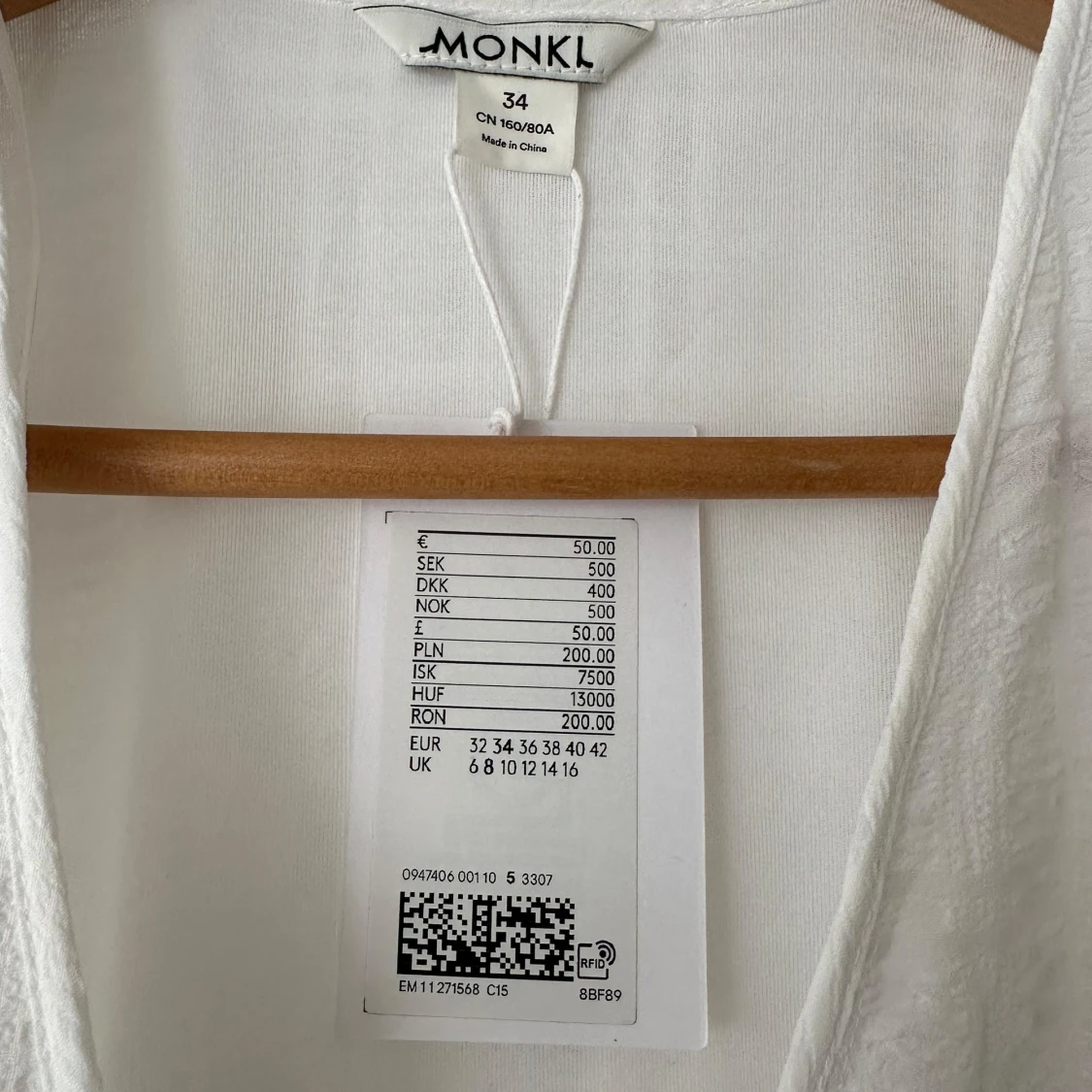 Vit dubbelomlottklänning - 4