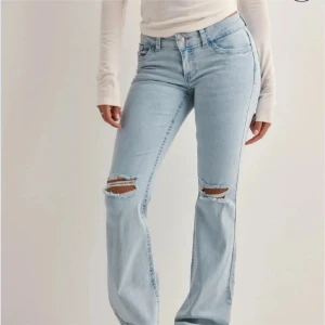 Nelly jeans  - VID SNABBAFFÄR 250kr!!!                              Säljer nu mina helt oanvända jeans med hål från Nelly, säljer de då jag tog bort lappen utan att tänka och kan därför inte skicka tillbaka de men de är aldrig använda och i helt nytt skick😊
