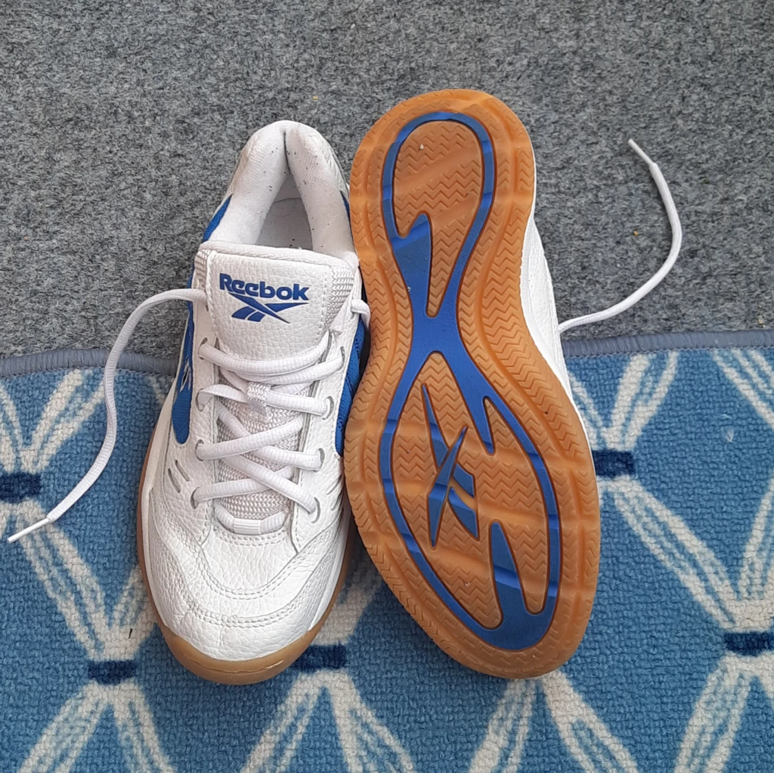 Vita och blå sneakers från Reebok - 4