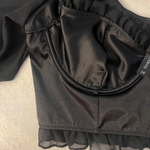 Nelly festtopp  - Använd fåtal gånger men fortfarande i bra skick. Köpt från Nelly. Perfekt till fest 